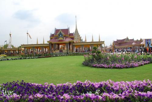 วิวทางเข้าไปชมพระเมรุ